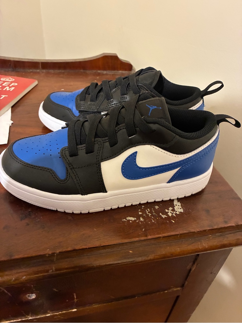Nike Kids Low-Top Sneakers in Black, Blue, White